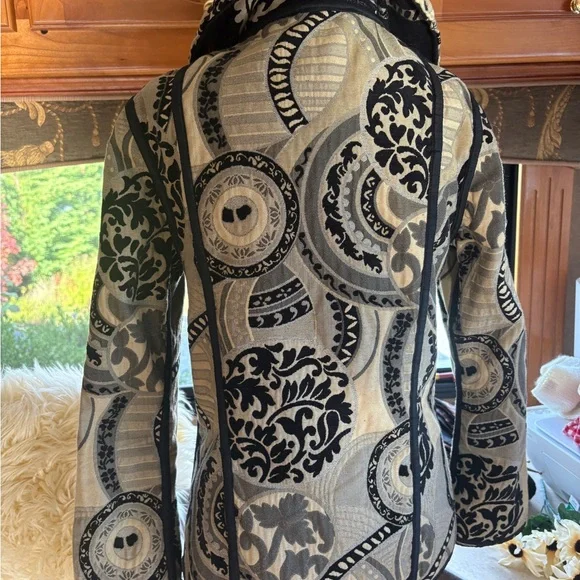 Reversible Jacquard Tapestry Jacket - Picture 9 of 10